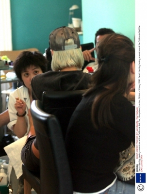 Sarah___Her_Mum_Visiting_Nail_Salon_31_08_06_281629.jpg