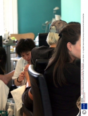 Sarah___Her_Mum_Visiting_Nail_Salon_31_08_06_281729.jpg