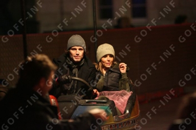 Sarah_and_Cheryl_attending_a_celebrity_Christmas_fair_151206_5.jpg
