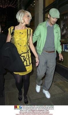 Sarah_Harding_at_the_Arsenal_Football_Team_Christmas_party_20_12_06_282329.jpg