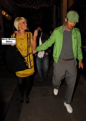 Sarah_Harding_at_the_Arsenal_Football_Team_Christmas_party_20_12_06_28629.jpg