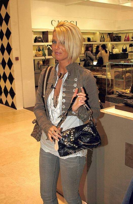 Sarah_Harding_shopping_at_Trafford_Centre2C_Manchester_20_04_06_283129.jpg