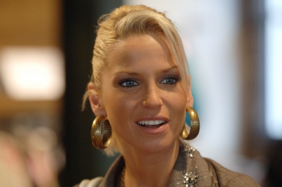 Sarah_Harding_shops_at_All_Saints_10_08_06_282729.jpg