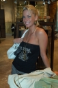 Sarah_Harding_shops_at_All_Saints_-_100806_4.jpg