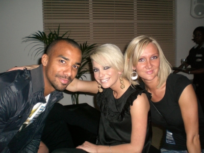 Girls_Aloud_Backstage_with_Ashleys_Brother___wife_26_05_07_28429.JPG
