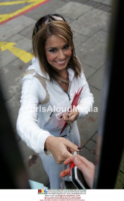 Cheryl_Kimberley_and_Nadine_leaving_Paul_OGrady_studios_071205_2.jpg