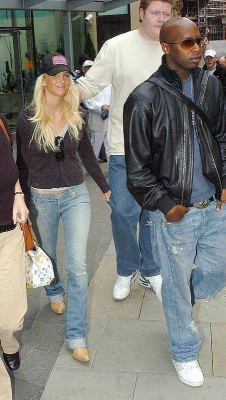 Girls_Aloud_In_Manchester_Leaving_Hotel_19200505_2.jpg
