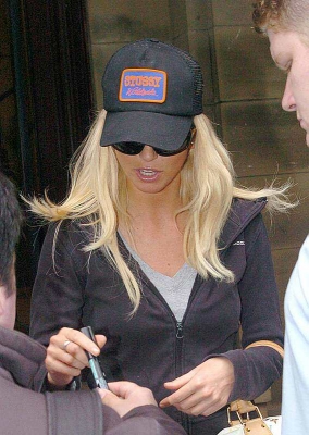 Girls_Aloud_In_Manchester_Leaving_Hotel_19200505_44.jpg