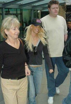 Girls_Aloud_In_Manchester_Leaving_Hotel_19200505_63.jpg