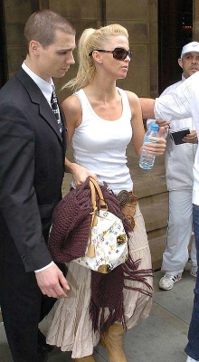Girls_Aloud_In_Manchester_Leaving_Hotel_19200505_80.jpg