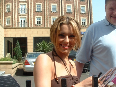 Girls_Aloud_leaving_hotel_160505_4.jpg