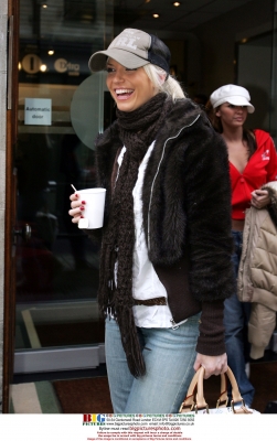 Girls_Aloud_leaving_Radio_1_after_visiting_Chris_Moyles_220205_1.jpg