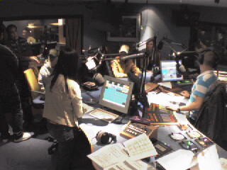 Girls_Aloud_On_The_Hit_40_UK_Webcam_05_1.jpg