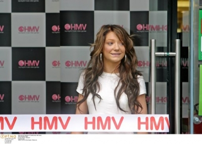 Girls_Aloud_opening_HMV_store_in_Cardiff_181104_17.jpg