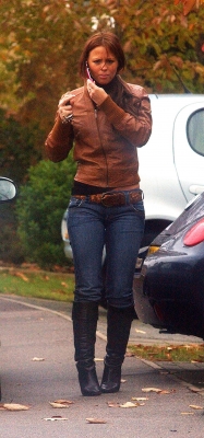 Kimberley_Walsh_out_in_North_London_241105_10.jpg