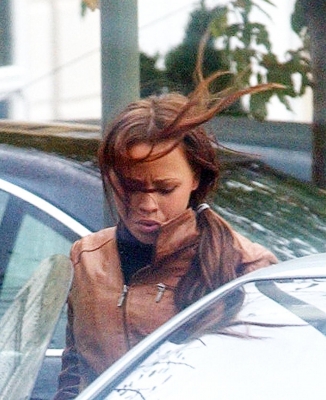 Kimberley_Walsh_out_in_North_London_241105_4.jpg