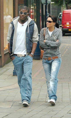 Kimberley_Walsh_Shopping_In_Manchester_180505_1.jpg