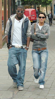 Kimberley_Walsh_Shopping_In_Manchester_180505_19.jpg