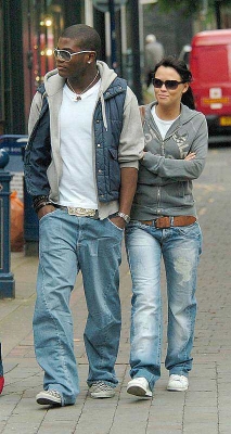 Kimberley_Walsh_Shopping_In_Manchester_180505_2.jpg