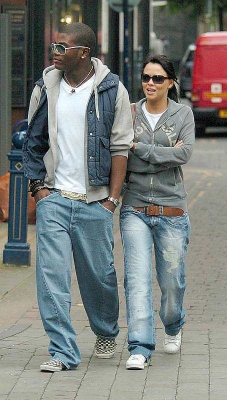 Kimberley_Walsh_Shopping_In_Manchester_180505_3.jpg