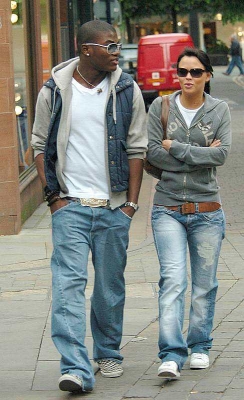 Kimberley_Walsh_Shopping_In_Manchester_180505_6.jpg