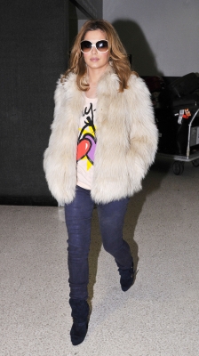 Cheryl_arriving_at_LAX_28_11_11_11.jpg