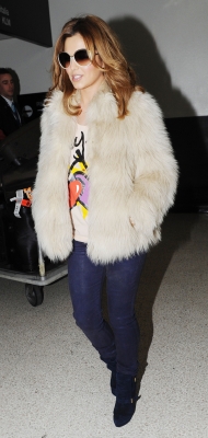 Cheryl_arriving_at_LAX_28_11_11_17.jpg
