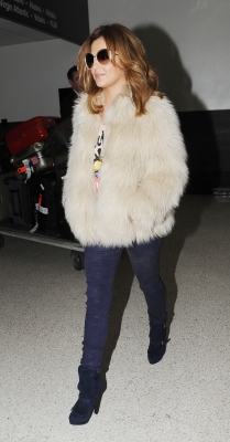 Cheryl_arriving_at_LAX_28_11_11_18.jpg
