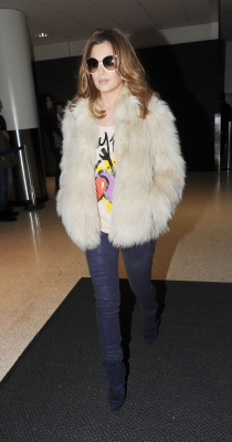 Cheryl_arriving_at_LAX_28_11_11_20.jpg