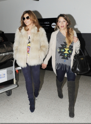 Cheryl_arriving_at_LAX_28_11_11_5.jpg