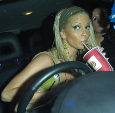 Sarah_and_friend_leaving_Movida_Club_260805_16.jpg