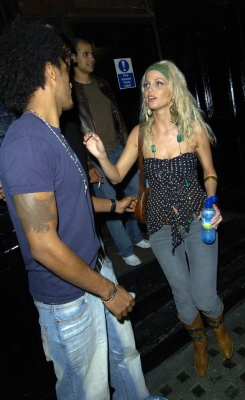 Sarah_Harding_leaving_Kabaret_nightclub_16_08_05_4.jpg