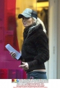 Sarah_Harding_out_house_hunting_in_London_310105_7.jpg