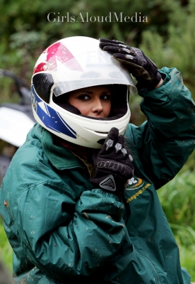 Girls_Aloud_-_Outdoor_Activites_CDUK_Dorset_061104_10.jpg