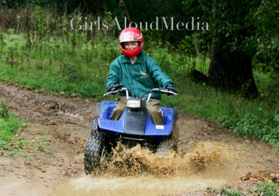 Girls_Aloud_-_Outdoor_Activites_CDUK_Dorset_061104_34.jpg