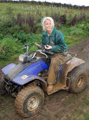 Girls_Aloud_-_Outdoor_Activites_CDUK_Dorset_061104_36.jpg