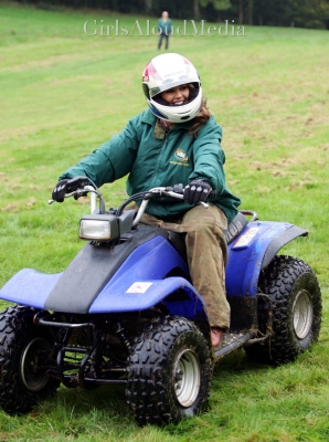 Girls_Aloud_-_Outdoor_Activites_CDUK_Dorset_061104_8.jpg