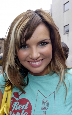 Girls_aloud_outside_CDUK_290504_1.jpg