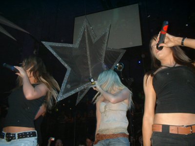 Girls_Aloud_performing_at_Creation2C_Cardiff_19_12_04_287329.jpg