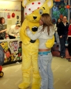 Имя файла=Girls_Aloud_Visiting_Leeds_General_Infirmary_041104_16.jpg
Размер файла=76КБ
Размеры=566x704
Дата=Март 05, 2012 Girls_Aloud_Visiting_Leeds_General_Infirmary_041104_16.jpg
