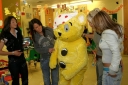 Имя файла=Girls_Aloud_Visiting_Leeds_General_Infirmary_041104_22.jpg
Размер файла=65КБ
Размеры=704x469
Дата=Март 05, 2012 Girls_Aloud_Visiting_Leeds_General_Infirmary_041104_22.jpg