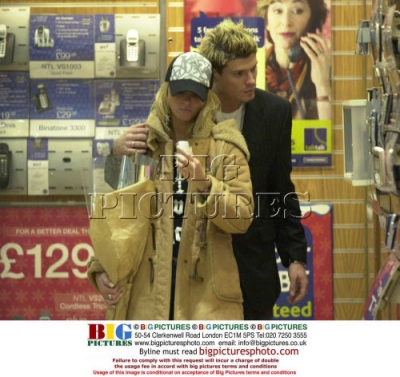 Sarah_Shopping_With_Mikey_Green_171103_12.jpg
