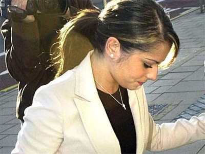 Cheryl_arrives_at_Kingston_Crown_Court_091003_8.jpg