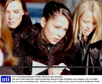 Girls_Aloud_leaving_Johns_tour_manager_funeral_060103_2.jpg