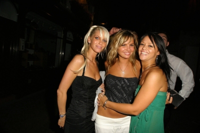 Kim_Nadine__Sarah_leaving_Attica_Nightclub_290804_3.jpg