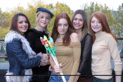 Popstars_The_Rivals_Finalists_-_Holding_Fireworks_2002_28329.jpg