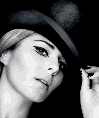 Behind_the_scenes_of_Cheryl27s_new_L27Oreal_shoot_28629.jpg