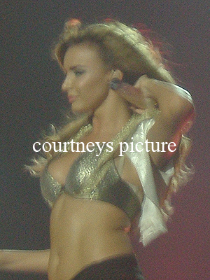 Out_Of_Control_Tour_London_24_05_09_283029.png