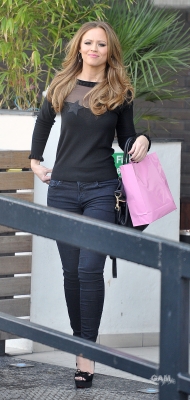 Kimberley_Walsh_leaving_the_ITV_Studios_19_01_12_283029.jpg