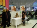 Kimberley_with_a_fan_at_her_signing_today_20_02_12_28429.jpeg